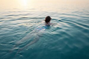 What to Carry When Swimming in the Open Water Without Losing Valuables