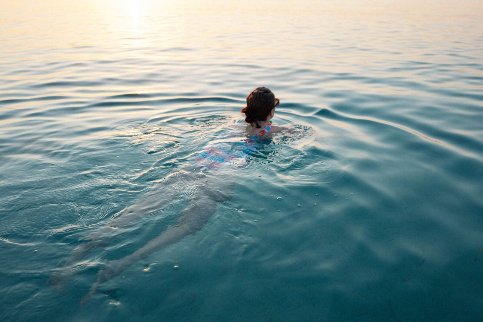 What to Carry When Swimming in the Open Water Without Losing Valuables